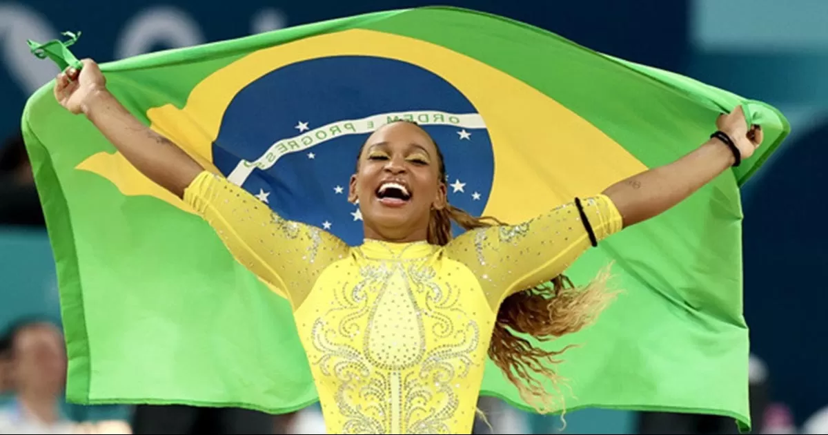 Rebeca Andrade consigue la plata en gimnasia tras darle dura pelea a Simone Biles