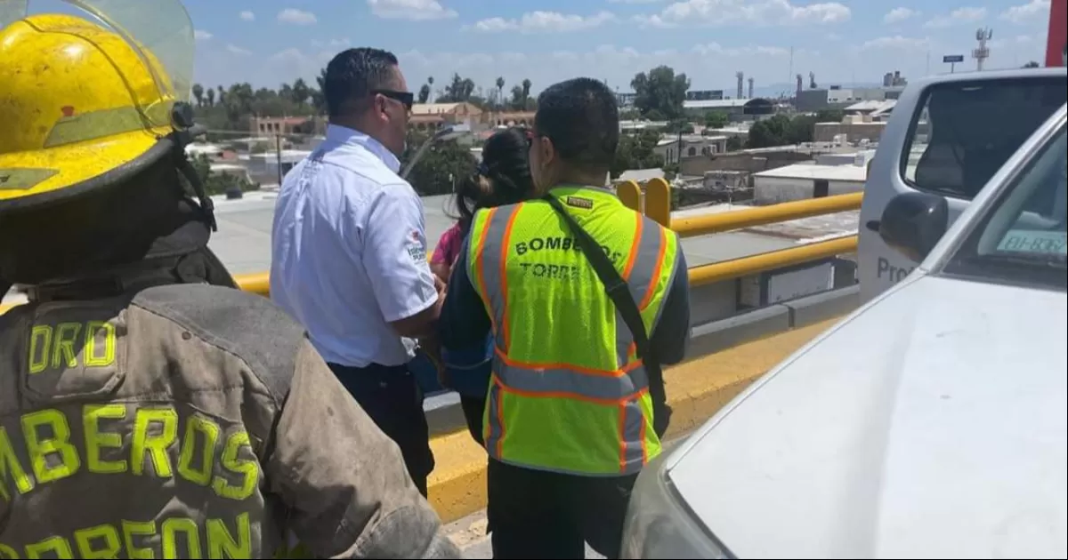 Los hechos se presentaron la tarde de este viernes cuando se ubicó a la mujer que pretendía acabar con su vida desde el puente  ubicado en el bulevar Revolución y Cuauhtémoc.