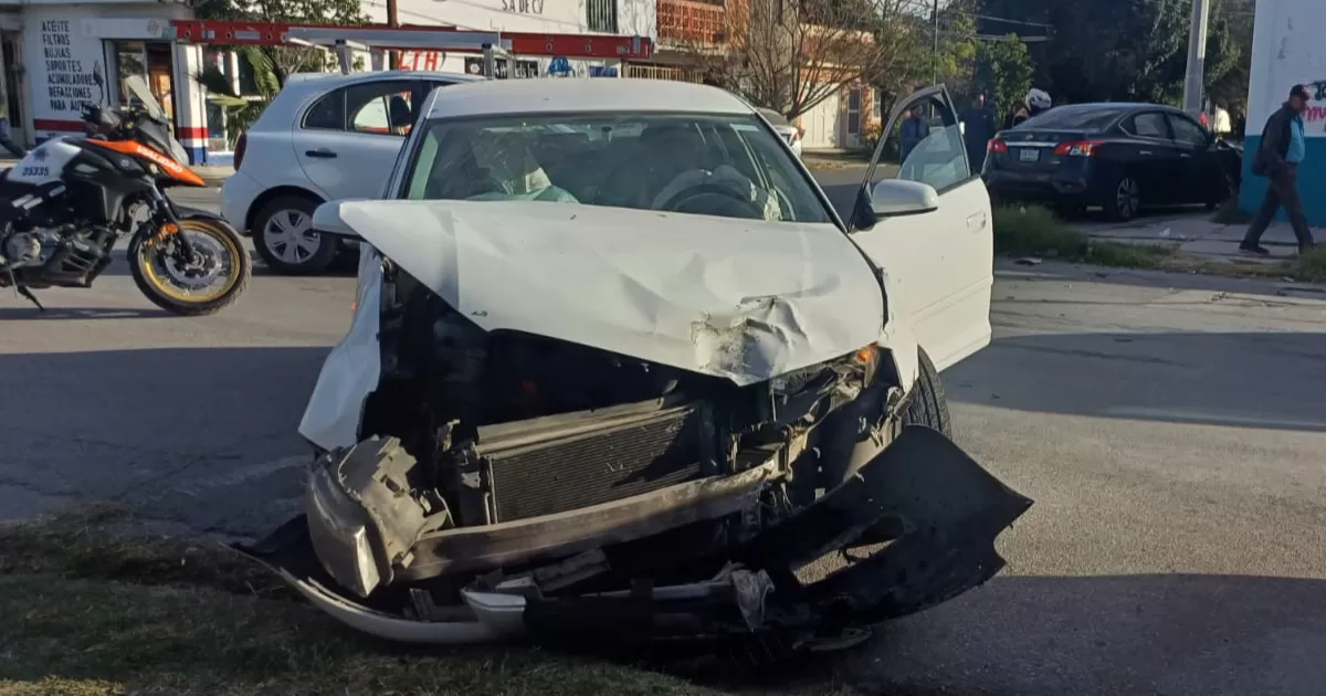 Se pasa "ALTO" y provoca choque en Torreón.