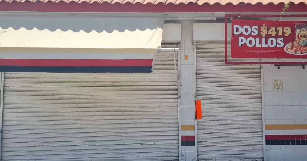 El director de la dependencia, Raúl Rodríguez García, informó que en el primer establecimiento clausurado se encontraron condiciones insalubres, con presencia de insectos y gusanos.