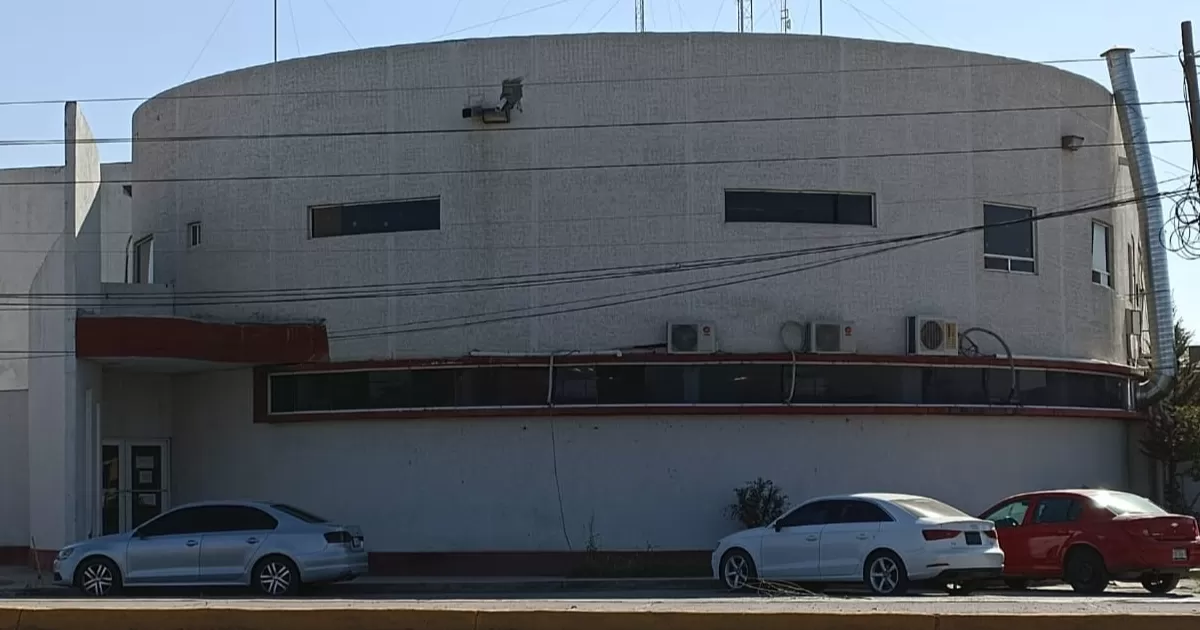 La joven fue ubicada alrededor de la 02:00 horas de la madrugada en una de las habitaciones de la vivienda marcada con el número 260 del circuito Martin Luther King, de la colonia Veredas de la Paz de Torreón.