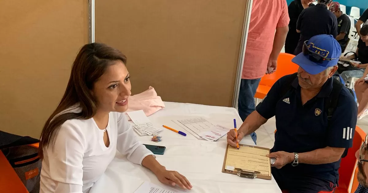 Nuria Sánchez, coordinadora de la Bolsa de Trabajo Municipal, señaló que esta actividad se realiza con la intención de acercar vacantes laborales a la población general para que de esta manera puedan ocupar un puesto de trabajo acorde a su perfil.