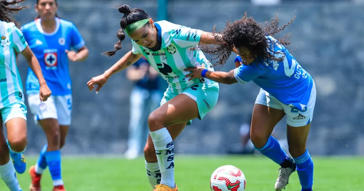 La futbolista ugandesa Sandra Nabweteme debutÃ³ esta tarde con la playera de las Guerreras, ingresando de cambio en el minuto 45 por LÃ­a Romero.