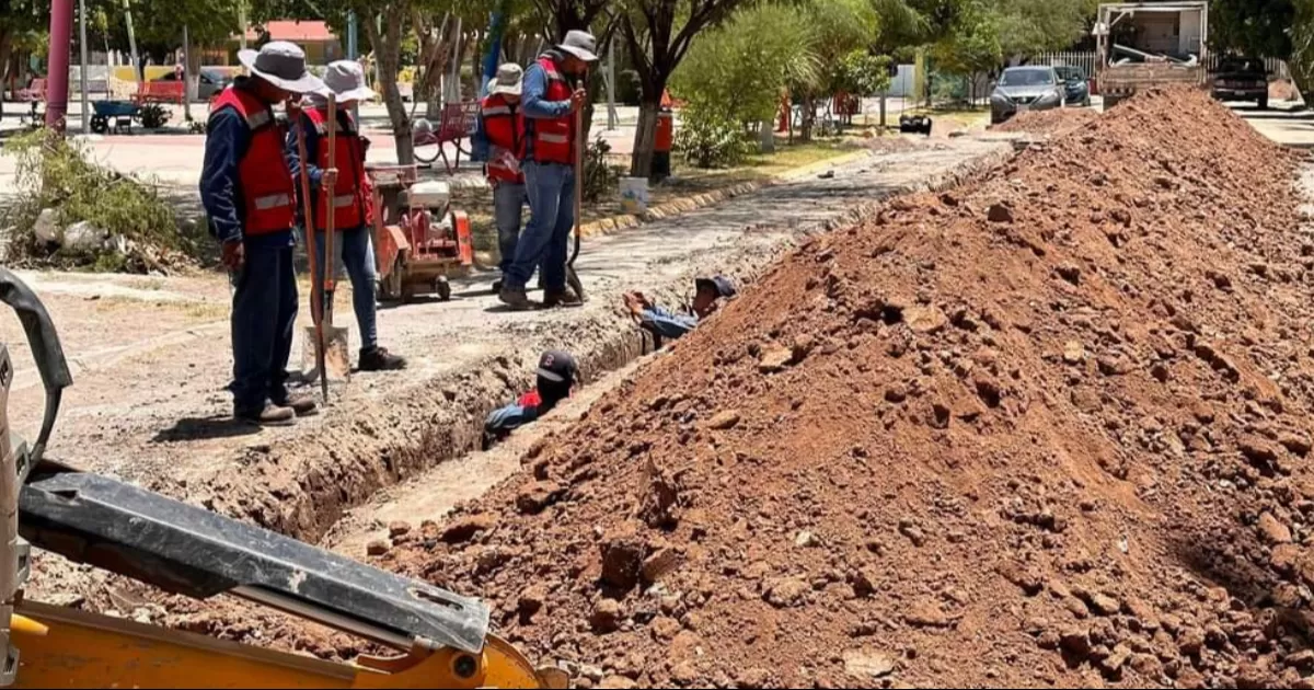 Este es solo uno de los trabajos por el mantenimiento de la ciudad que se encuentran en labor.