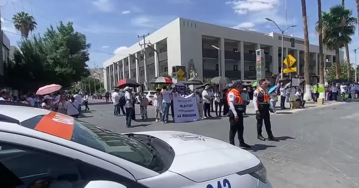 La protesta fue cubierta por elementos de la Policía Municipal y Tránsito, quienes no reportaron ningún incidente más allá de la protesta como tal.