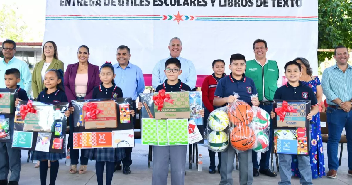 El Presidente Municipal dio la bienvenida a los cerca de 200 mil alumnos y 12 mil docentes de La Laguna de Coahuila, que este lunes regresaron a 850 escuelas de educación básica.