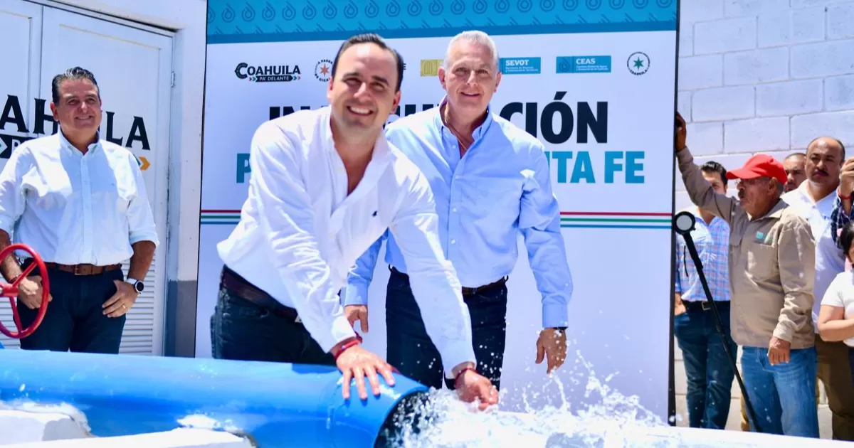 Entrega Manolo Jiménez pozo de agua en La Partida