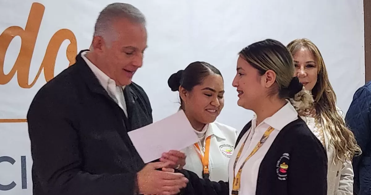 Realizan ceremonia de inicio de clases de la Escuela de Enfermería.