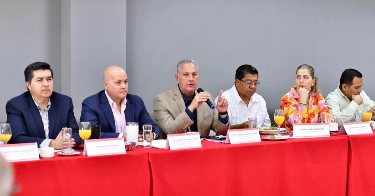 El alcalde Román Alberto Cepeda indicó que desde la sesión anterior, solicitó al IMPLAN y los consejeros, la instalación de mesas de trabajo y priorizar proyectos para empatar al presupuesto para el año 2025.