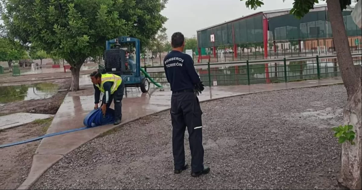 El Alcalde dijo que durante el fin de semana, se contó con el apoyo de cerca de 30 pipas y 300 elementos tanto de Protección Civil, Seguridad Pública, Transito, Obras Públicas, entre otros.