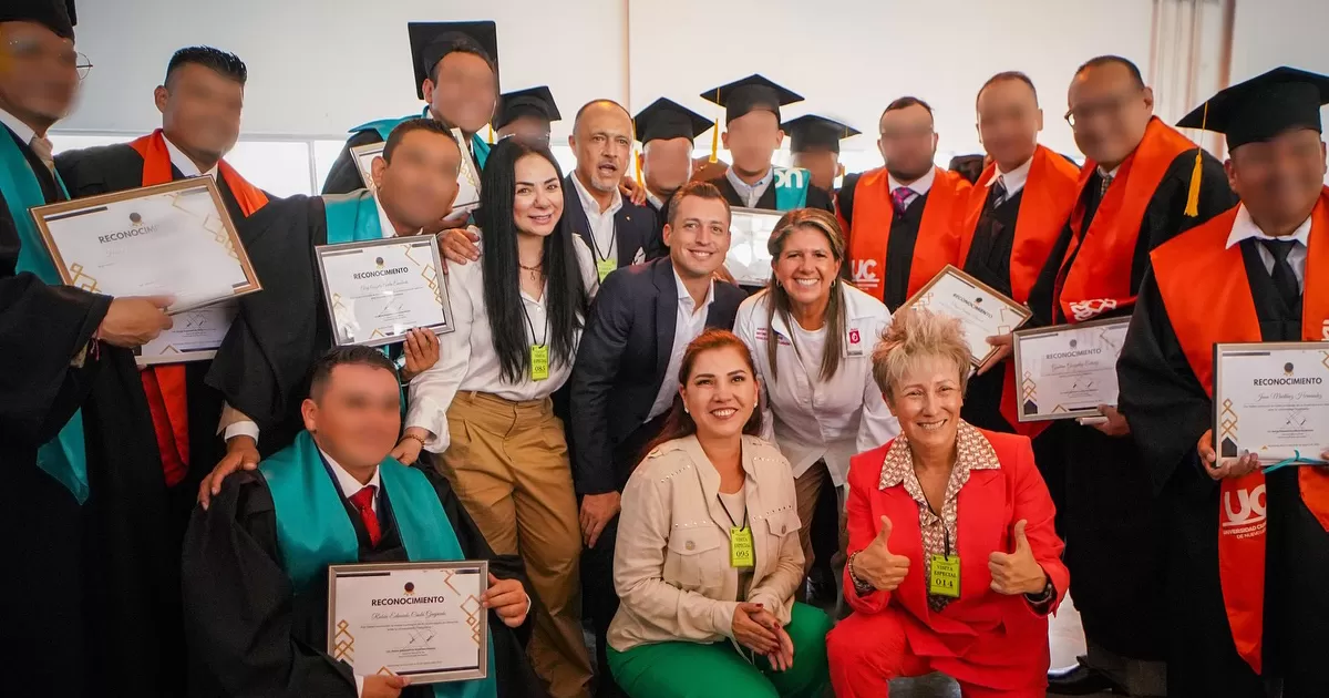 Diego Santoy se gradúa como abogado desde prisión