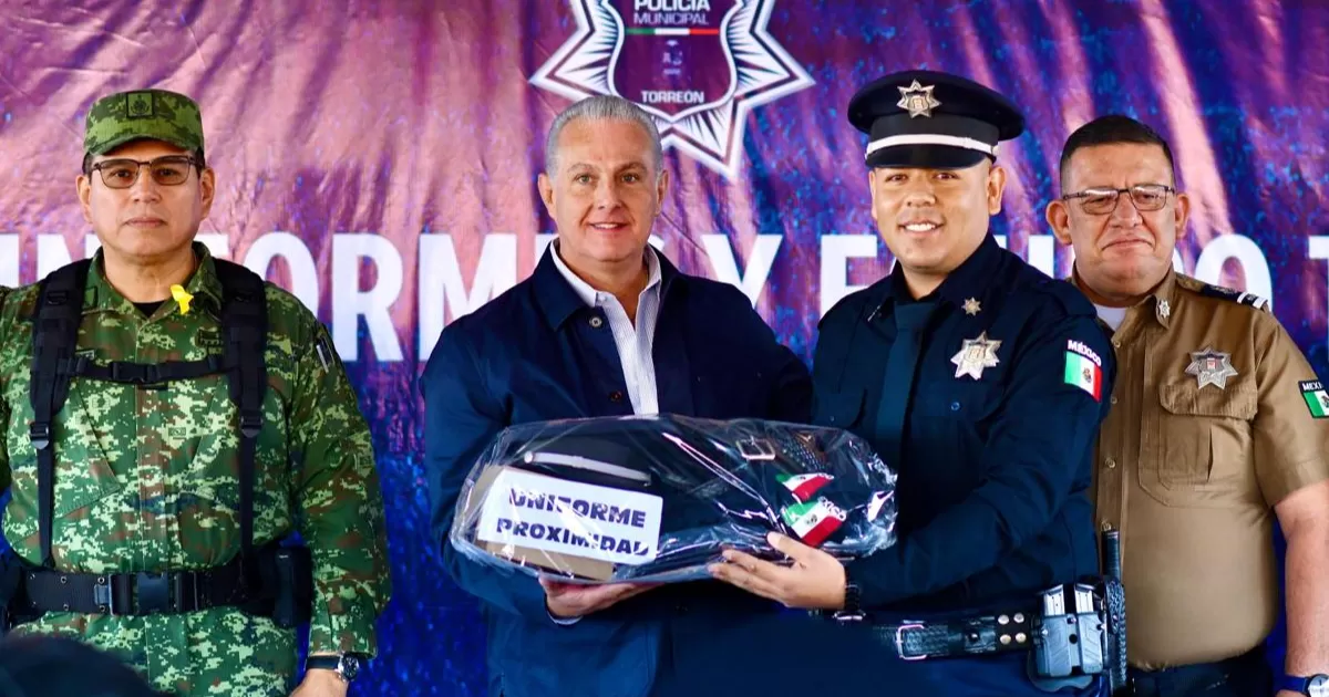 Entregan uniformes y equipo táctico a elementos de la Policía de Torreón
