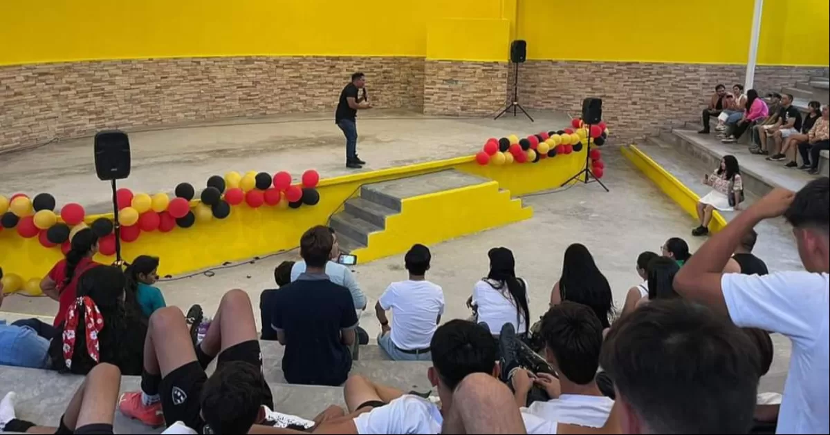 Sofía Carriedo García, directora del IMJ, anunció que el evento que tiene como objetivo celebrar a los jóvenes se realizará el sábado 21 de septiembre a las 18:00 horas en la Plaza de Armas.