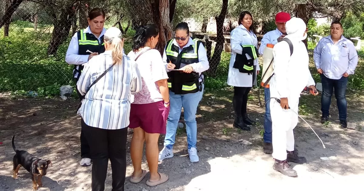 El Ayuntamiento trabaja en coordinación con la Jurisdicción Sanitaria 02 y pide a los ciudadanos colaborar eliminando agua estancada y reportando casos sospechosos de dengue.