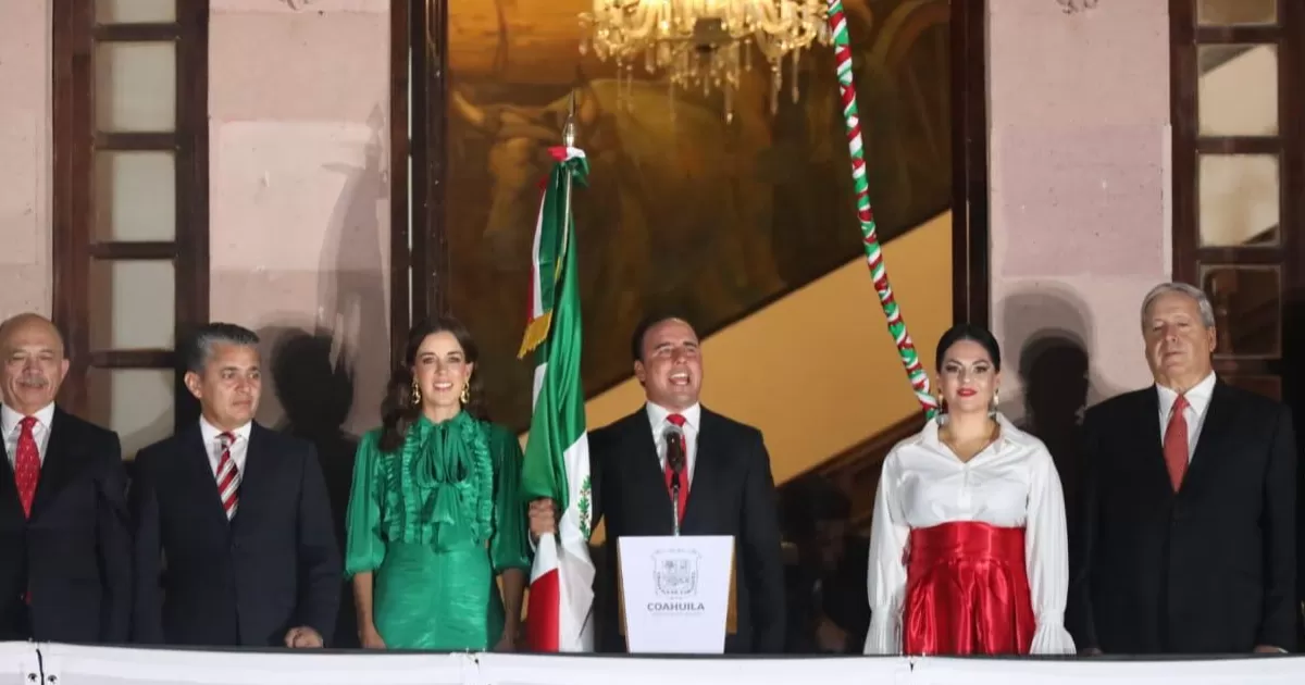 Encabeza gobernador Manolo Jiménez Grito de Independencia en Saltillo