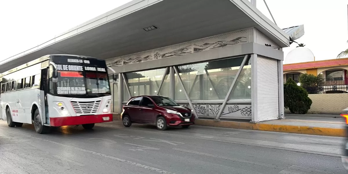 A casi 10 meses de la administraciÃ³n estatal, que prometiÃ³ darle prioridad al tema de movilidad en la Laguna de Coahuila, el ahora "Bus Laguna" sigue estancado.