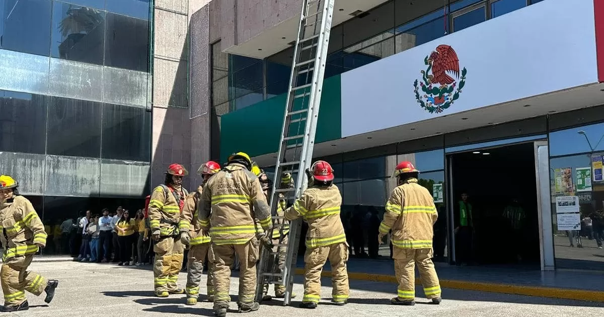 Este acto se realiza en conmemoración del 19 de septiembre, fecha significativa en México debido al sismo de 1985 en la Ciudad de México