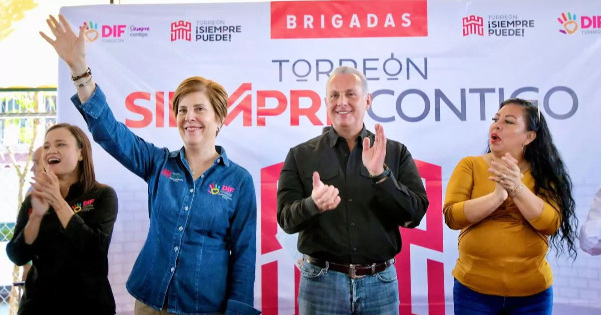 El Presidente Municipal dio a conocer que actualmente suman 400 espacios públicos rehabilitados y en el caso de la cancha de la colonia Elsa Hernández, los trabajos de remozamiento fueron por un monto superior a los 500 mil pesos.