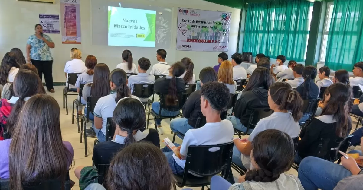 La directora del IMM, María del Refugio Adame Güereca, explicó que el objetivo es sensibilizar a los jóvenes para promover la equidad de género, siguiendo las indicaciones del Presidente Municipal, Homero Martínez Cabrera.
