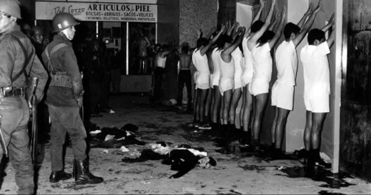 El contexto histÃ³rico de esa Ã©poca era tenso por el pleno auge de la Guerra FrÃ­a, ademÃ¡s de que MÃ©xico estaba bajo un rÃ©gimen autoritario encabezado por el Partido Revolucionario Institucionalista (PRI) que no permitÃ­a la libertad polÃ­tica.