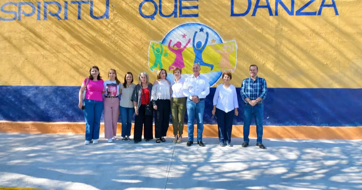 Llevan brigada multidisciplinaria y entregan banqueta a asociación civil de Torreón