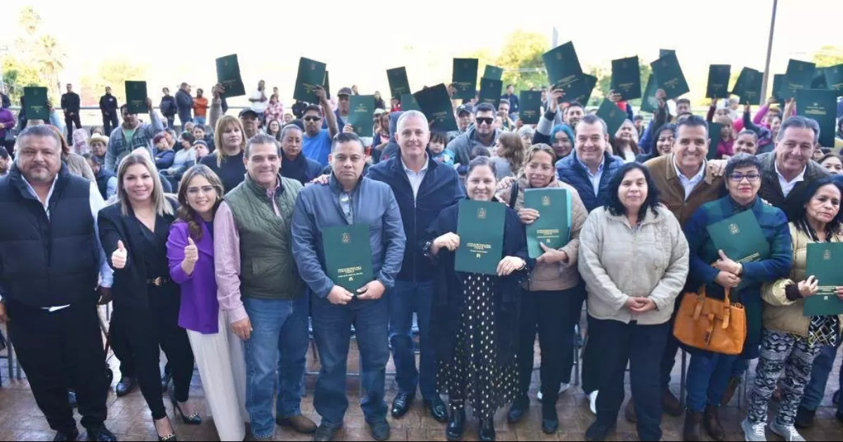 Realizan entrega de escrituras en Torreón