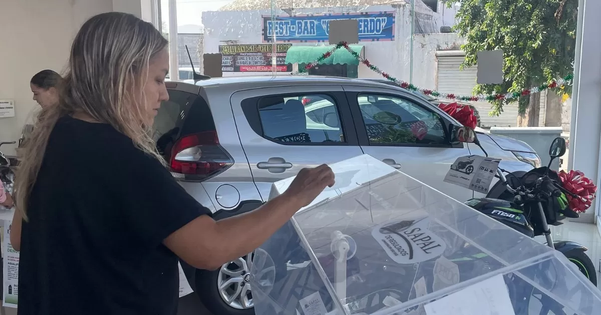 Los premios incluyen un automóvil, una motocicleta y pantallas de televisión. Las localidades rurales también pueden participar depositando su folio en las oficinas del SAPAL en la zona urbana del municipio.