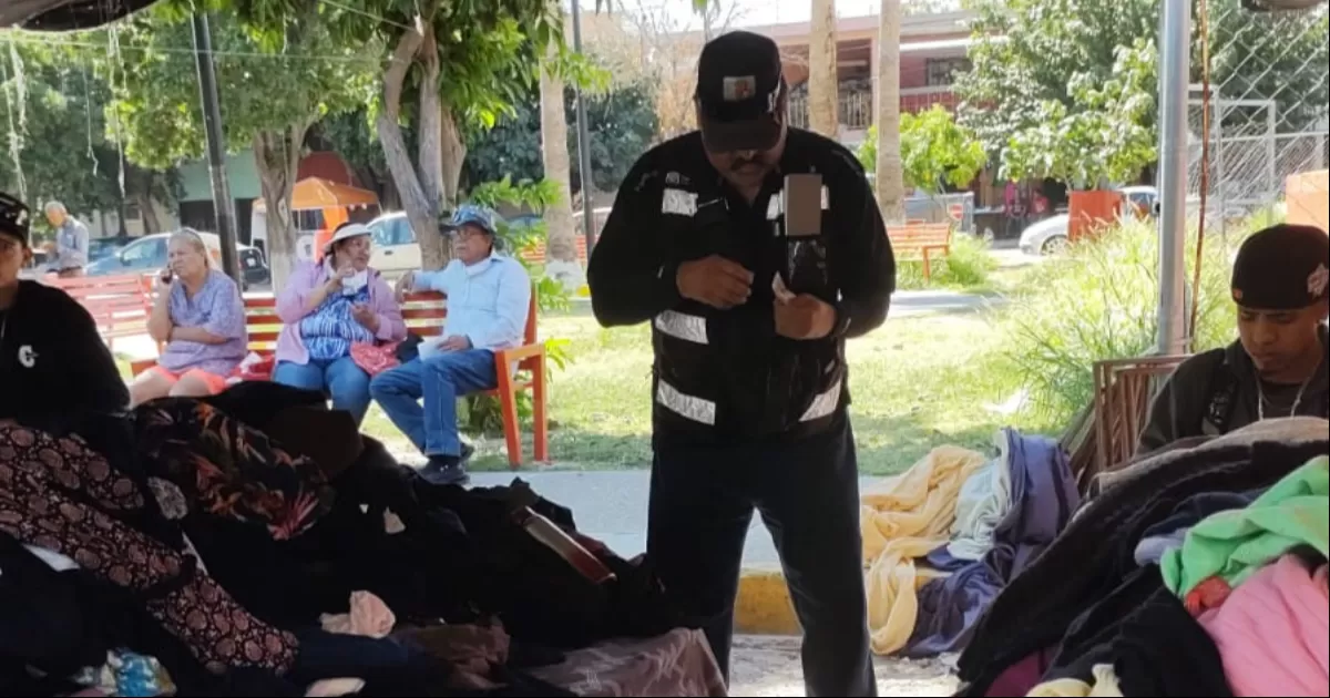 Plazas y Mercados revisa que comerciantes instalados en tianguis mantengan limpios los espacios públicos