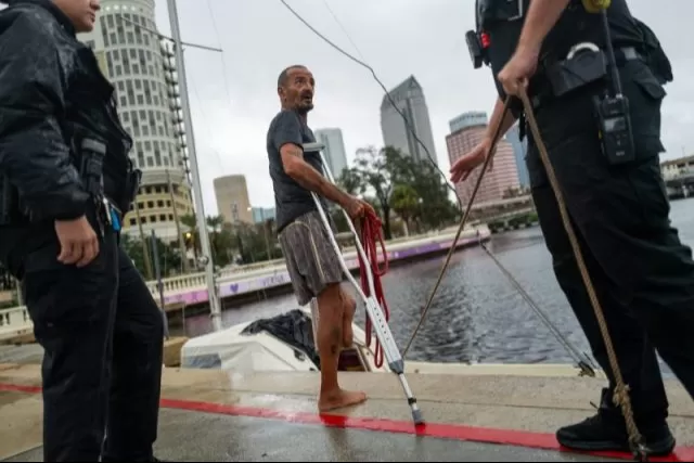 Se volviÃ³ tendencia fue el caso del sobreviviente Joseph Malinowski, apodado â€œTeniente Danâ€ quien se negÃ³ a abandonar su embarcaciÃ³n en la bahÃ­a de Tampa ante el paso del huracÃ¡n.
