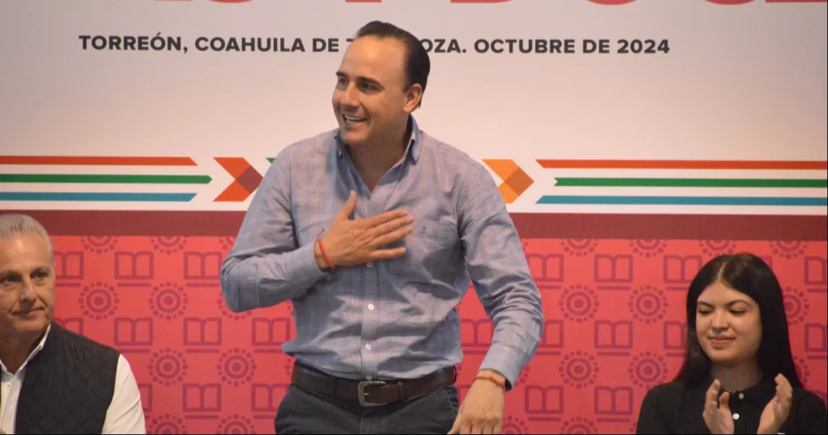 Jiménez Salinas dijo que además de la infraestructura, se trabaja en la entrega de becas, uniformes y útiles escolares para los estudiantes de diferentes grados escolares.
