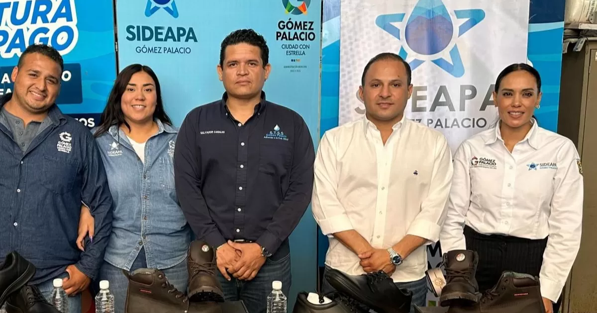 Francisco Escalera Tostado, director del Sideapa, detalló que en esta ocasión se proporcionaron tres pantalones, tres camisolas y un par de botas de seguridad, fortaleciendo así el desempeño de cada uno de los 182 trabajadores de la base sindical.