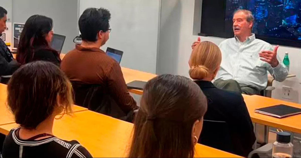 Durante su intervenciÃ³n, Fox subrayÃ³ la relevancia del triunfo electoral del 2000, que representÃ³ un cambio significativo en la polÃ­tica mexicana.