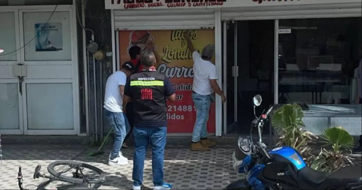 Clausuran establecimiento de venta de alimentos por arrojar desechos a la red de drenaje