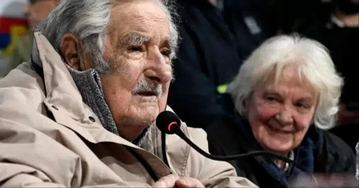 El expresidente de 89 aÃ±os de edad, quien lleva una difÃ­cil batalla con ciertas condiciones de salud, participÃ³ de un acto de campaÃ±a del Frente Amplio en Uruguay.