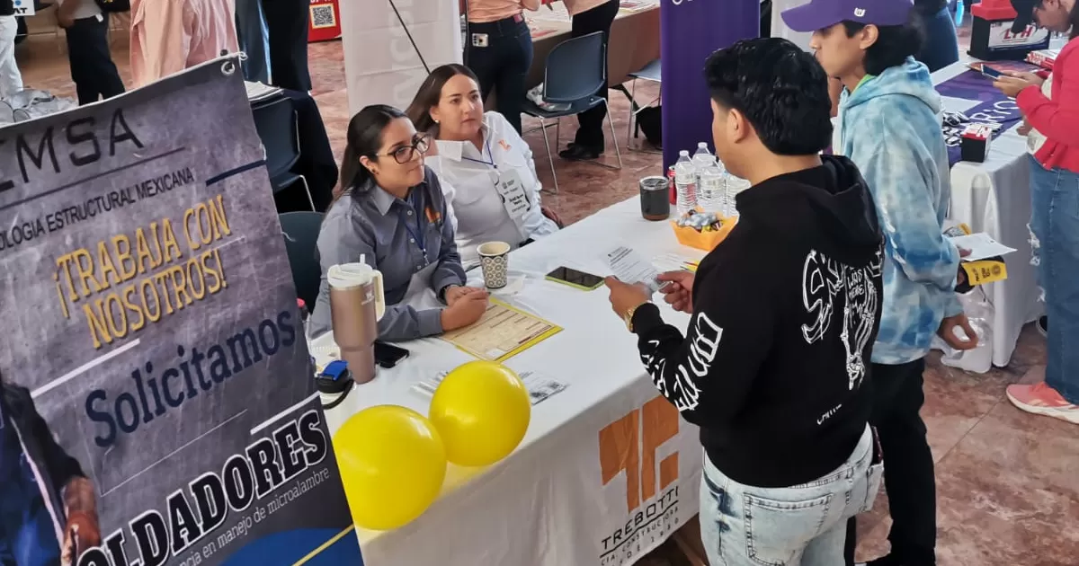 Entre las vacantes ofertadas, se encuentran áreas para psicología, ingenierías, mercadotecnia, entre otros.