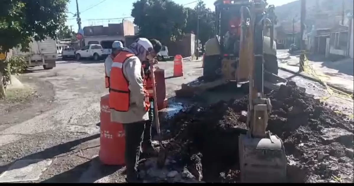 El tubo dañado está ubicado sobre la calle Gustavo A. Madero, en la colonia Torreón y Anexas,