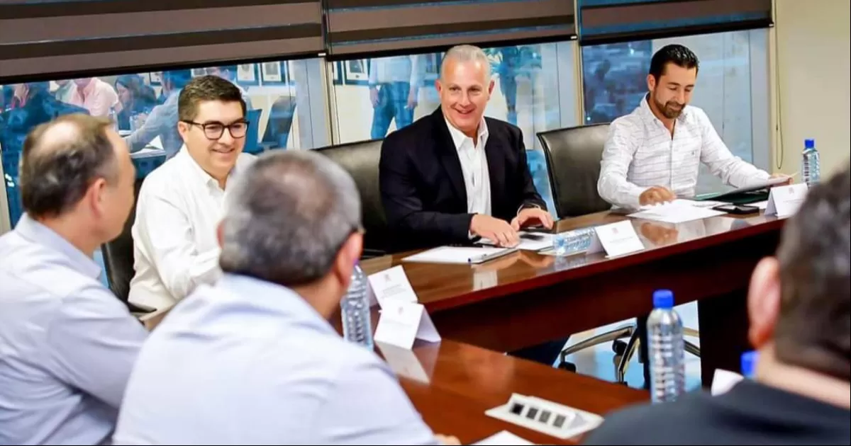 Se trata de una figura que busca vigilar el cierre de la administración, en función de que se lleve a cabo de manera transparente.