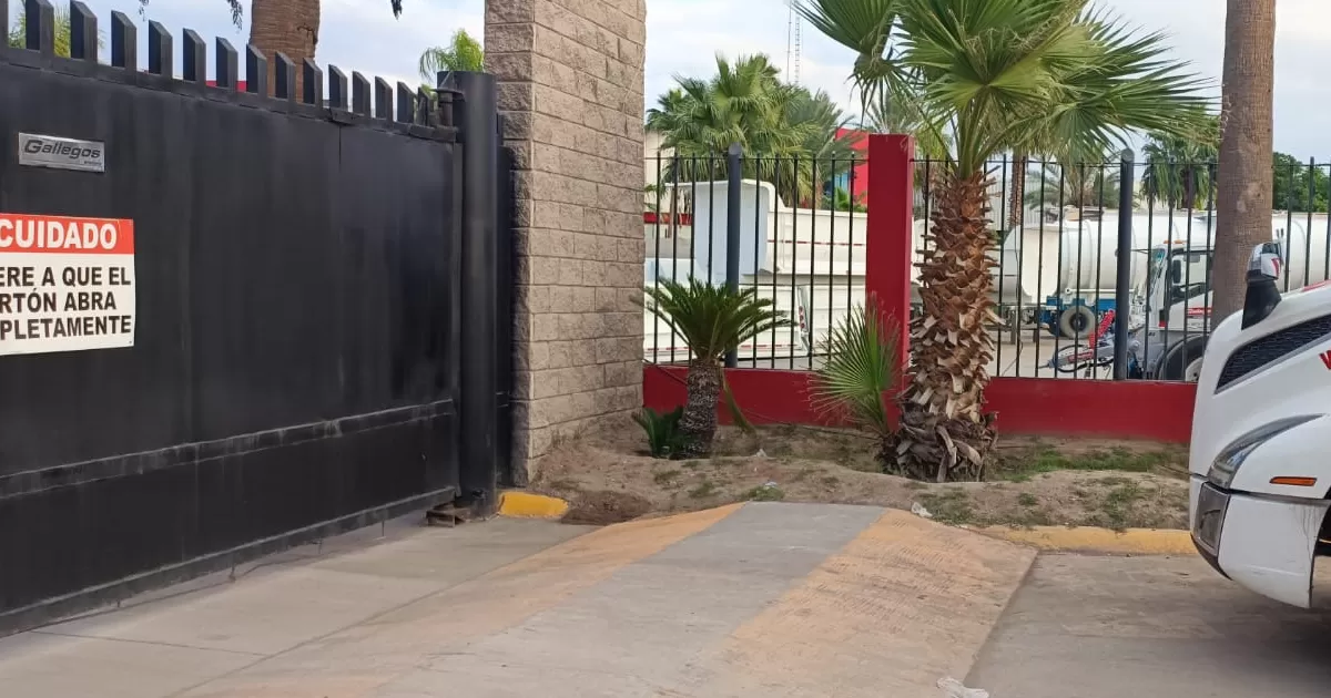 Un empleado de una empresa de fletes falleció este viernes por la tarde, esto luego de ser alcanzado por una explosión.