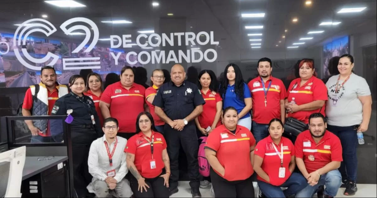 Representantes de las tiendas OXXO visitan el c2 de la Policía Municipal de Torreón