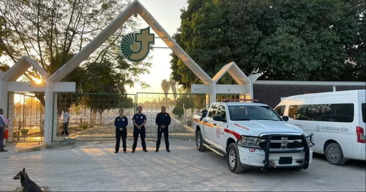 Jorge Luis Juárez Llanas, director de Protección Civil y Bomberos de Torreón, indicó que la llegada de visitantes a los panteones tanto municipales como privados, empezó a las 08:00 horas y transcurrió sin contratiempos.