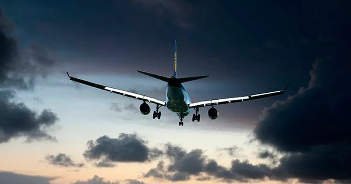 La aeronave, que transportaba a 250 pasajeros, experimentÃ³ una pÃ©rdida de presiÃ³n en la cabina