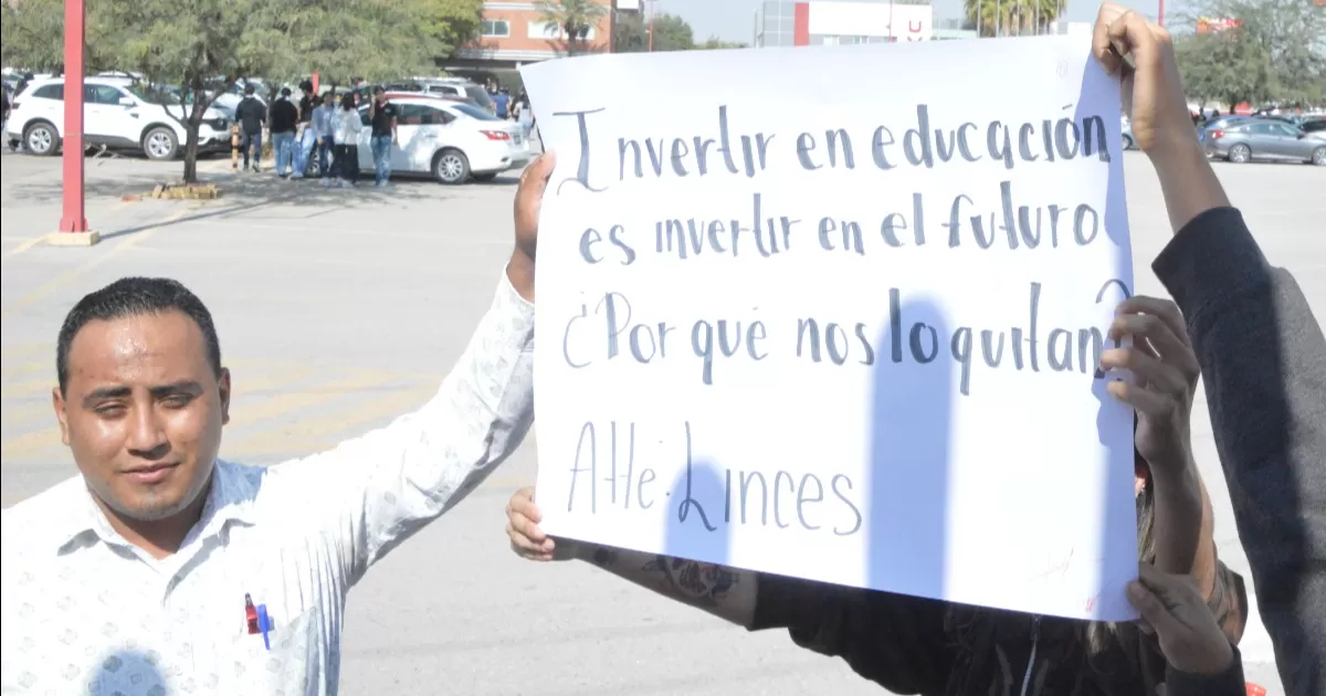 A la deriva: Estudiantes de la UVM Torreón claman por solución tras cierre