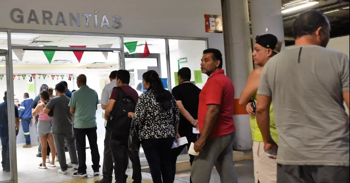 Cabe mencionar que los agentes de Tránsito y Vialidad permanecerán en la zona Centro, así como en los diferentes sectores comerciales de Torreón, para abanderar el orden en el tráfico, privilegiando la seguridad del peatón.