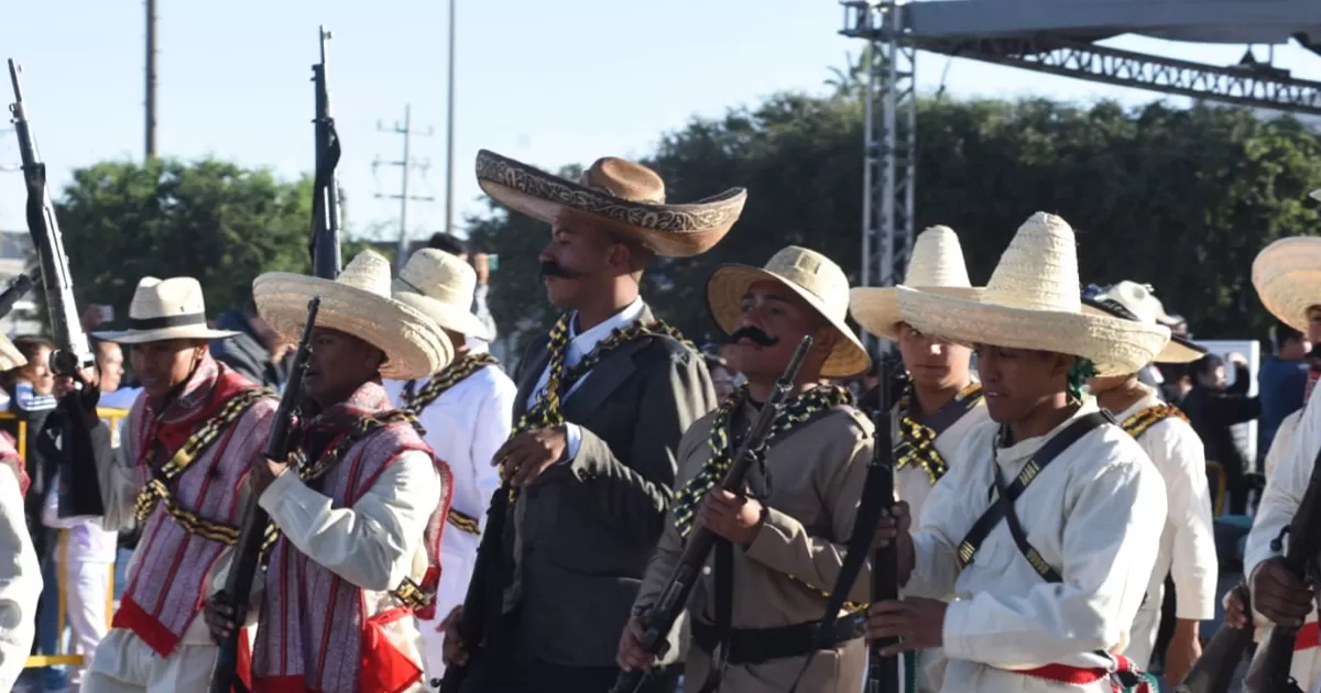 El desfile fue presidido por el primer regidor Luis Jorge Cuerda Serna, en representación del alcalde Román Alberto Cepeda González; y el jefe de Estado Mayor de la XI Región Militar, General de Brigada DEM Gaudencio García Rodríguez.