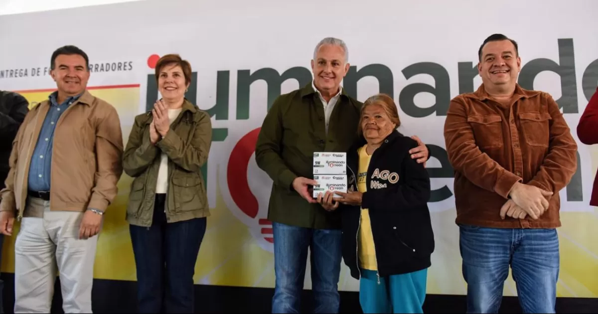 Llevan programa de iluminación al Ejido Albia en Torreón