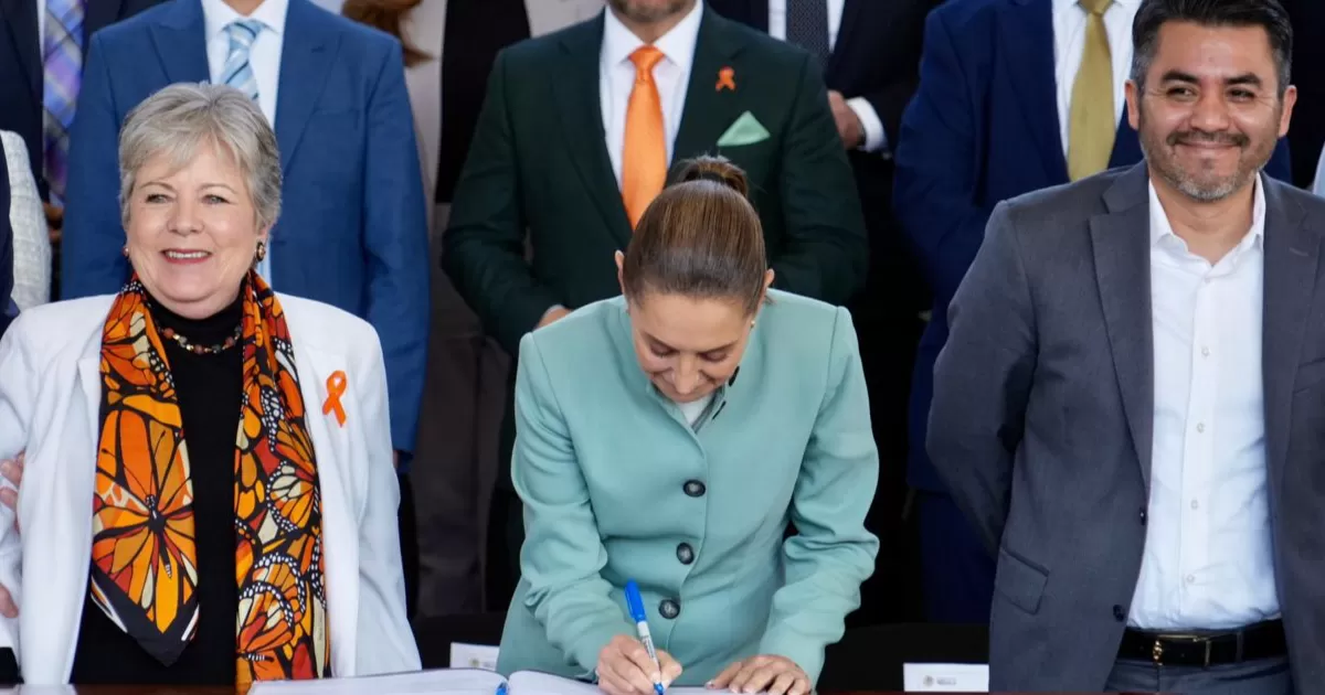 El director general de la Comisión Nacional del Agua (CONAGUA), Efraín Morales López, resaltó que la firma de este acuerdo marca el comienzo del Plan Nacional Hídrico, el cual cambiará el paradigma en el consumo y uso del agua.