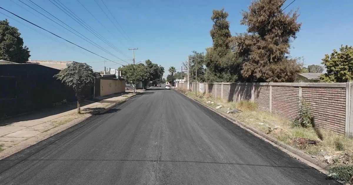 Juan Salazar Reyes, director de Obras Públicas, informó que los trabajos en la avenida Diamante comprendieron la pavimentación de 10 cuadras, abarcando un total de 4,590 metros cuadrados, financiados con recursos del Ramo 33.
