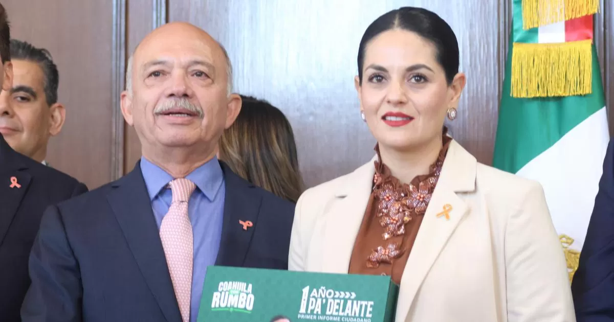 Secretario de Gobierno de Coahuila entrega glosa del Primer Informe del Gobernador Manolo Jiménez al Congreso del Estado
