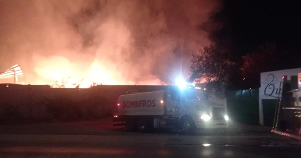 Se incendia fábrica de tarimas en Gómez Palacio