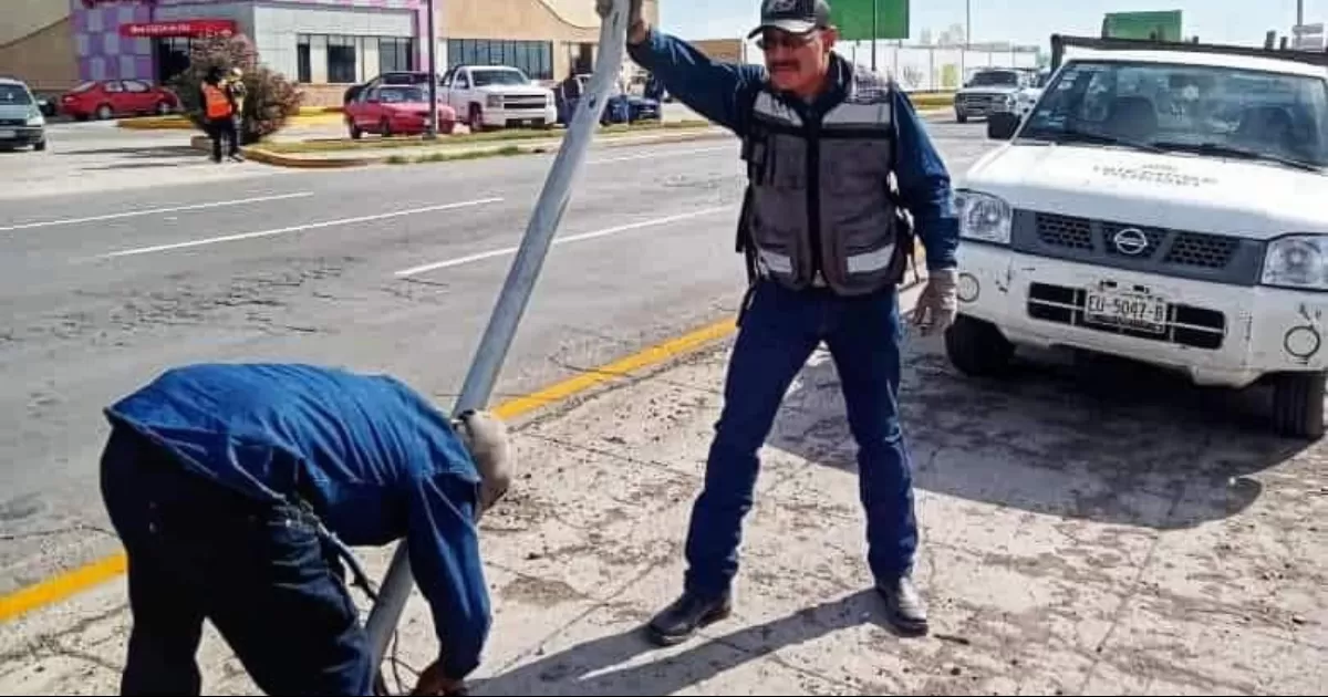 Instalan luminarias en el Periférico Raúl López Sánchez
